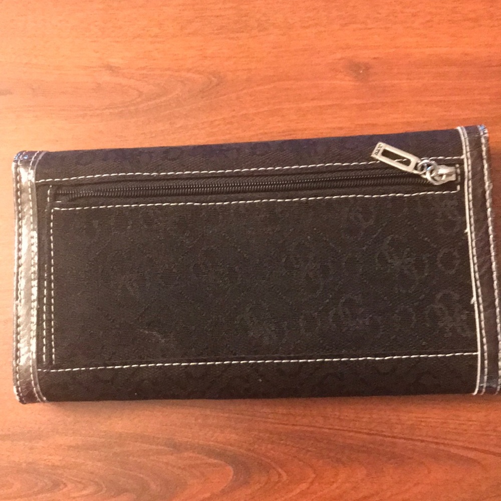 Guess wallet - Picture 3 of 3